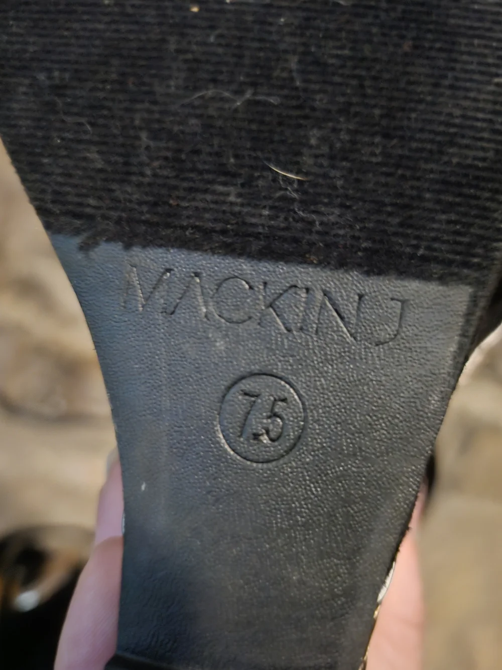 Mackinj chic black